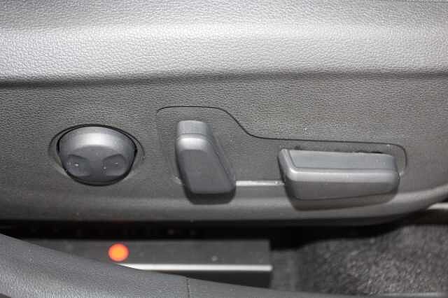 Hyundai KONA 1.6 GDi Hybrid Ultimate 5dr DCT Red