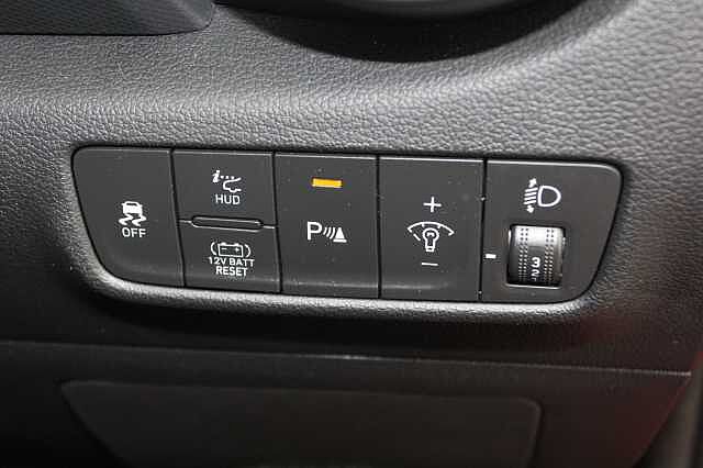 Hyundai KONA 1.6 GDi Hybrid Ultimate 5dr DCT Red