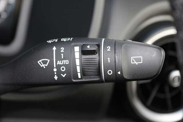 Hyundai KONA 1.6 GDi Hybrid Ultimate 5dr DCT Red