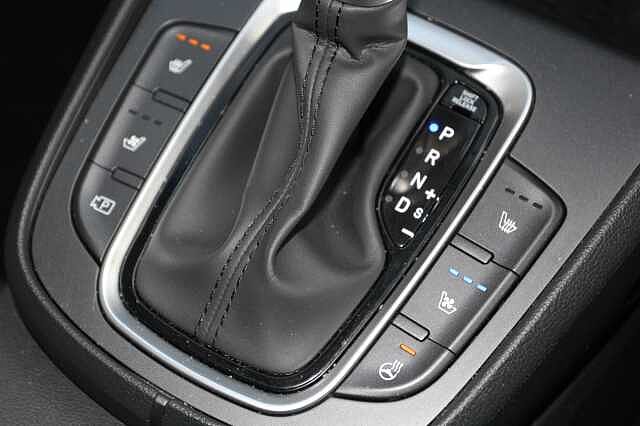 Hyundai KONA 1.6 GDi Hybrid Ultimate 5dr DCT Red