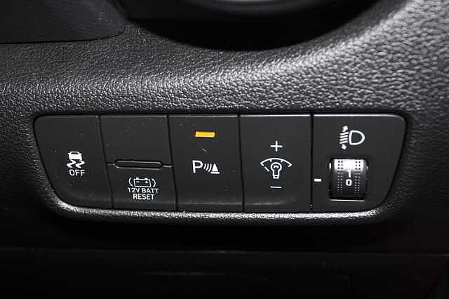 Hyundai KONA 1.6 GDi Hybrid Premium 5dr DCT Red