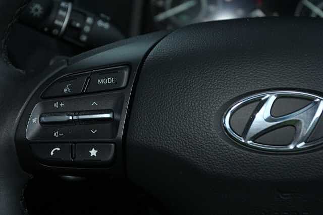 Hyundai KONA 1.6 GDi Hybrid Premium 5dr DCT Red