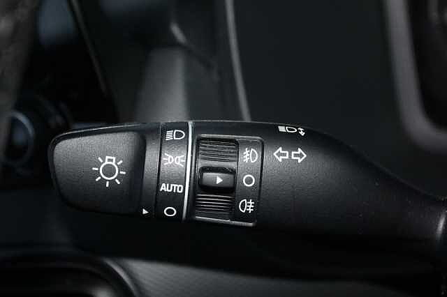 Hyundai KONA 1.6 GDi Hybrid Premium 5dr DCT Red