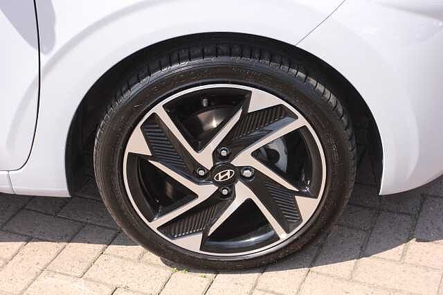 Hyundai i10 1.2 Premium 5dr [Nav]