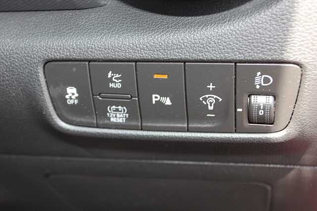Hyundai KONA 1.6 GDi Hybrid Ultimate 5dr DCT Red