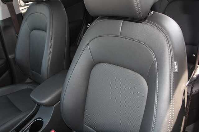 Hyundai KONA 1.6 GDi Hybrid Ultimate 5dr DCT Red