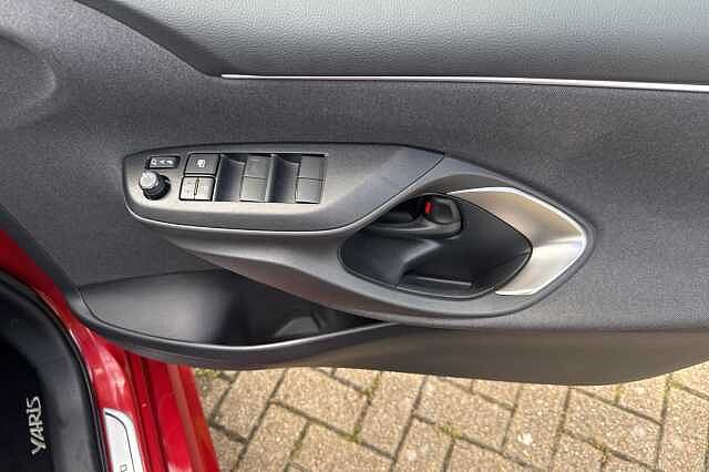 Toyota Yaris 1.5 Hybrid Excel 5dr CVT