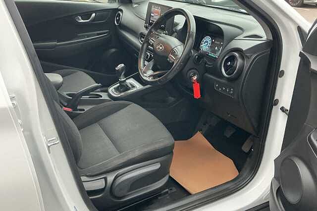 Hyundai KONA 1.0 TGDi 48V MHEV SE Connect 5dr Atlas White