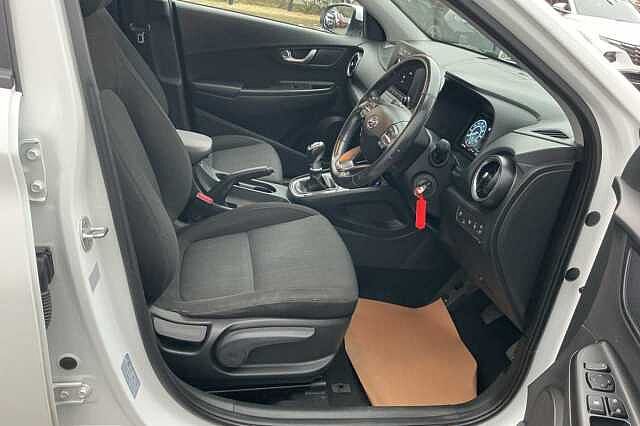 Hyundai KONA 1.0 TGDi 48V MHEV SE Connect 5dr Atlas White