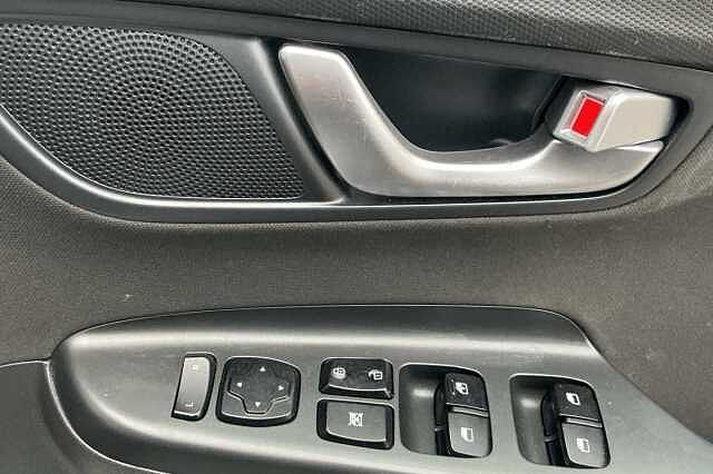 Hyundai KONA 1.0 TGDi 48V MHEV SE Connect 5dr Atlas White