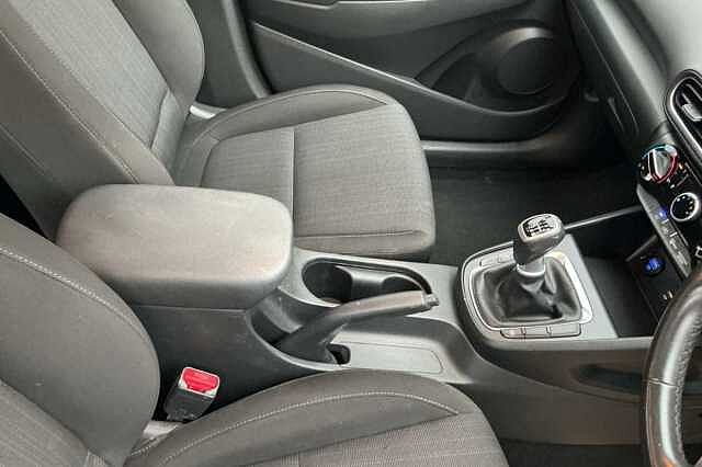 Hyundai KONA 1.0 TGDi 48V MHEV SE Connect 5dr Atlas White