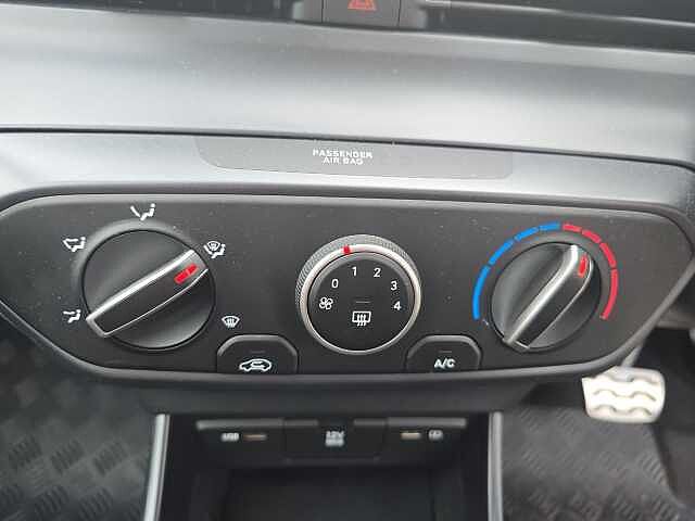 Hyundai BAYON 1.0 TGDi 48V MHEV SE Connect 5dr DCT White Frost