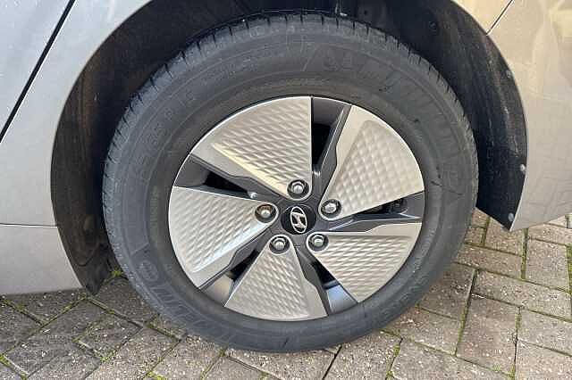 Hyundai IONIQ 1.6 GDi Hybrid Premium 5dr DCT