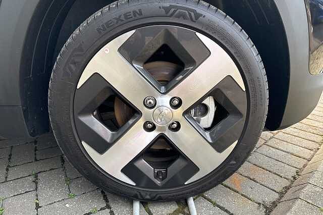 Hyundai INSTER 85kW 02 49kWh 5dr Auto Black