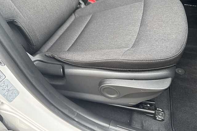 Hyundai INSTER 85kW 02 49kWh 5dr Auto White Frost