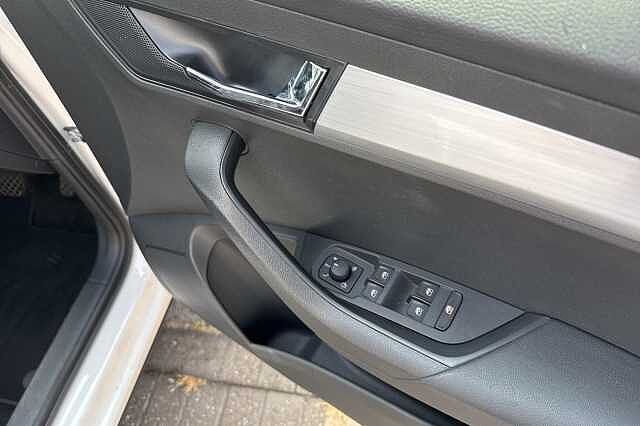 SKODA Karoq 1.0 TSI SE 5dr DSG