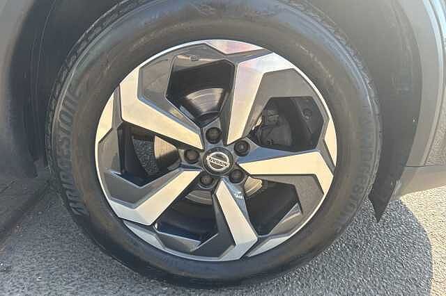 Nissan Qashqai 1.3 DiG-T MH N-Connecta 5dr