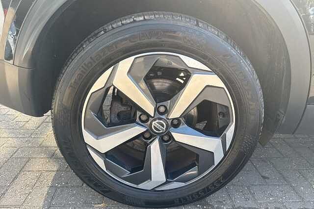 Nissan Qashqai 1.3 DiG-T MH N-Connecta 5dr
