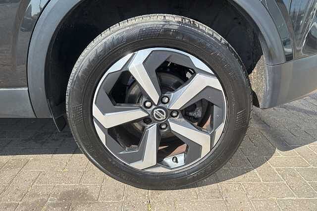 Nissan Qashqai 1.3 DiG-T MH N-Connecta 5dr