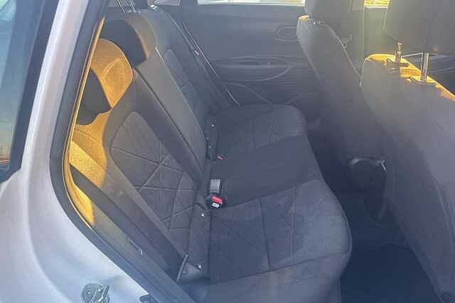 Hyundai BAYON 1.0 TGDi 48V MHEV SE Connect 5dr White
