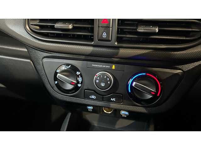 Hyundai I10 i10 5Dr HAT 1.0 MPi 63ps Advance NAV AU Phantom Black