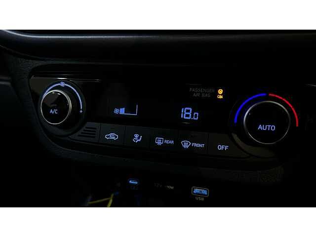 Hyundai i10 i10 5Dr HAT 1.2 MPi 79ps Premium NAV AU