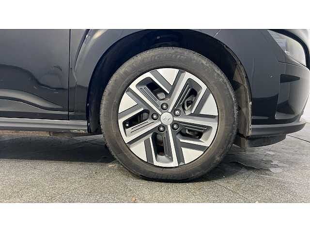 Hyundai KONA KONA 100kW SE Connect 39kWh 5dr Auto Phantom Black