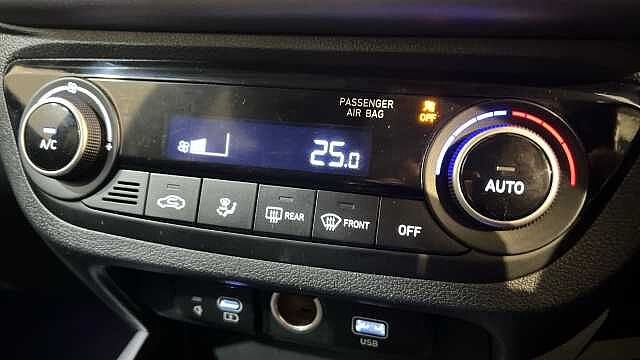 Hyundai i10 I10 1.2 [79] Premium 5dr Auto [Nav]