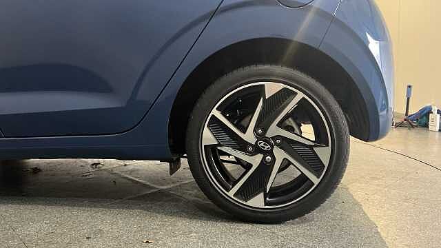 Hyundai I10 i10 5Dr HAT 1.2 MPi 79ps Premium NAV AU Vibrant Blue