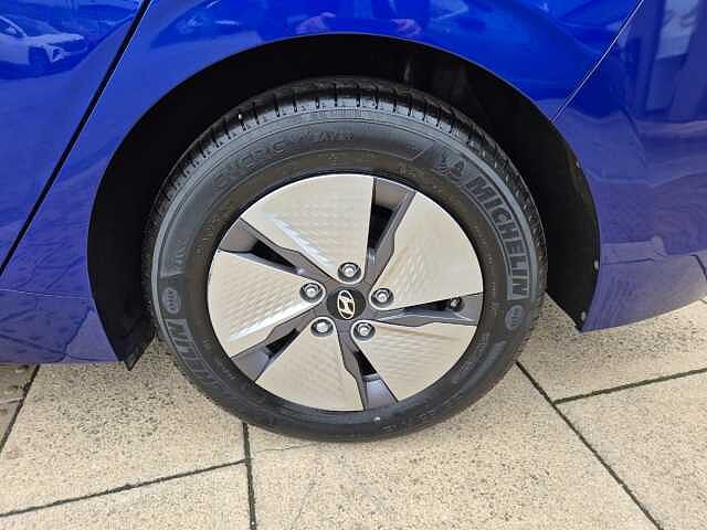Hyundai IONIQ 1.6 GDi Hybrid Premium 5dr DCT Blue
