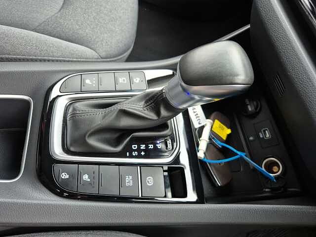 Hyundai IONIQ 1.6 GDi Hybrid Premium 5dr DCT Blue
