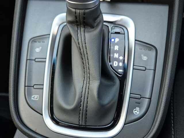 Hyundai KONA 1.6 GDi Hybrid Premium 5dr DCT Red