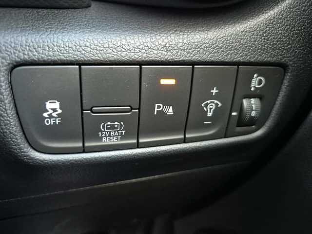 Hyundai KONA 1.6 GDi Hybrid Premium 5dr DCT Red