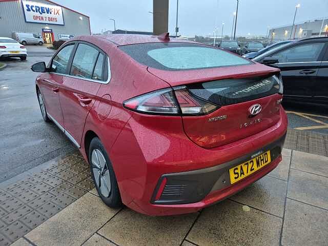 Hyundai IONIQ 1.6 GDi Hybrid Premium 5dr DCT Red