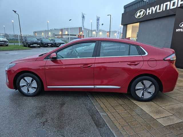 Hyundai IONIQ 1.6 GDi Hybrid Premium 5dr DCT Red