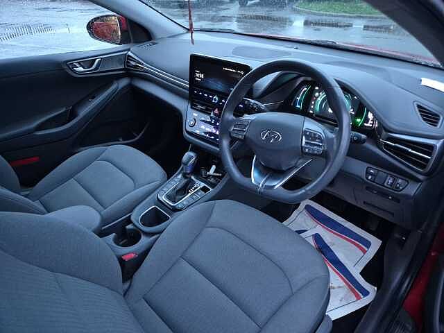 Hyundai IONIQ 1.6 GDi Hybrid Premium 5dr DCT Red