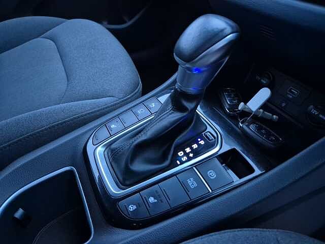 Hyundai IONIQ 1.6 GDi Hybrid Premium 5dr DCT Red