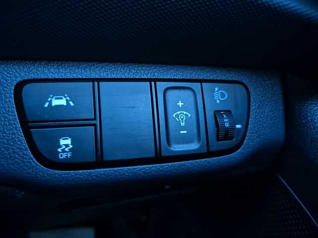 Hyundai IONIQ 1.6 GDi Hybrid Premium 5dr DCT Red