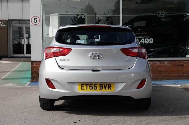 Hyundai I30 1.6 CRDi SE Blue Drive (110 PS) 5 Door Silver