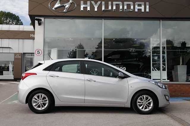 Hyundai I30 1.6 CRDi SE Blue Drive (110 PS) 5 Door Silver