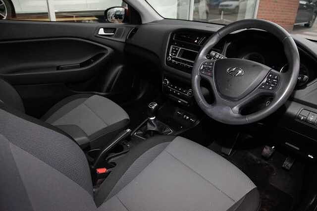 Hyundai I20 1.2 Blue Drive Sport ISG (84ps) Coupe Red