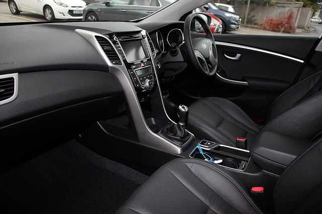 Hyundai I30 1.6 CRDI Premium Blue Drive (136 PS) Tourer White
