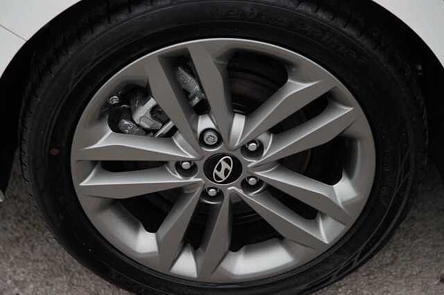Hyundai I30 1.6 CRDI Premium Blue Drive (136 PS) Tourer White