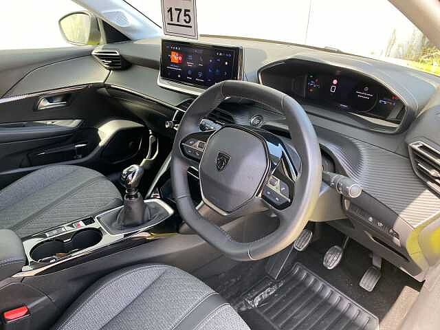 Peugeot 208 1.2 PureTech 100 Allure 5dr