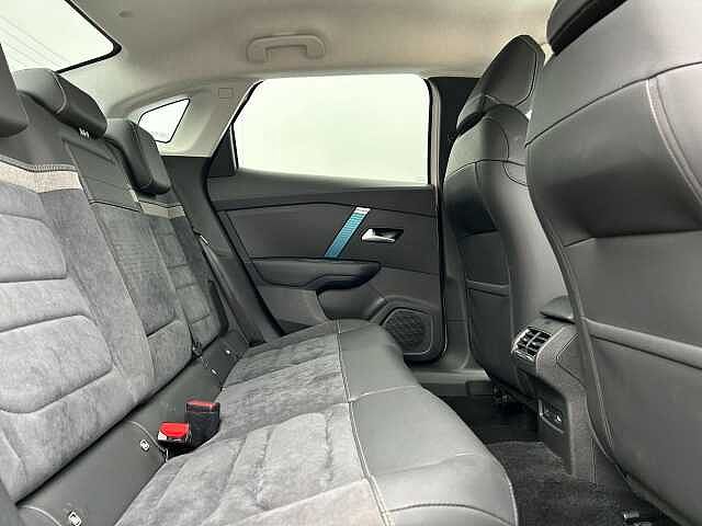 Citroen e-C4 X 100kW Shine Plus 50kWh 4dr Auto
