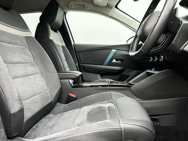 Citroen e-C4 X 100kW Shine Plus 50kWh 4dr Auto