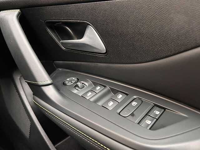 Peugeot 308 1.2 Hybrid 136 GT 5dr e-DSC6