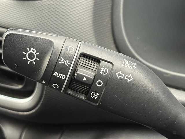 Hyundai KONA 1.6 h-GDi Ultimate SUV 5dr Petrol Hybrid DCT Euro 6 (s/s) (141 ps) Dive in Jeju