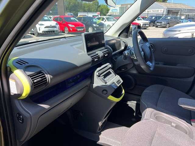 Hyundai INSTER Long Range 49kWh Cross Auto 5dr Green
