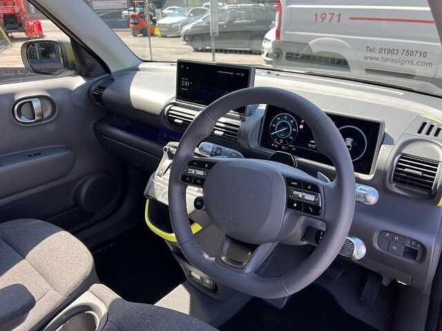 Hyundai INSTER Long Range 49kWh Cross Auto 5dr Green